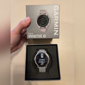 Garmin Vivoactive 4S Smartwatch